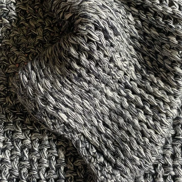 Indah Cowl neck - Picture 3 of 4